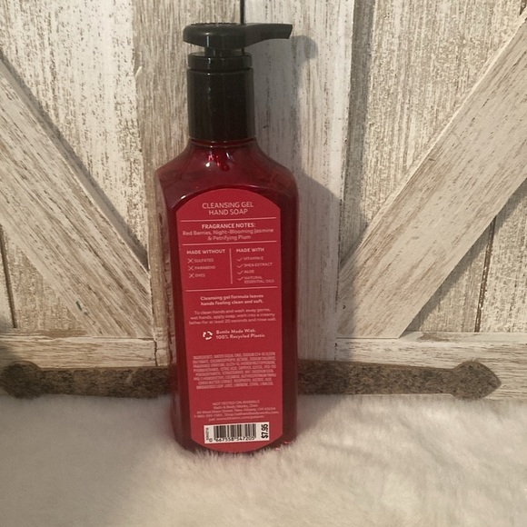 Bath and Body Works 2023 Halloween Vampire Blood Gel Hand Soap - Picture 3 of 4